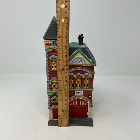 Dept 56 Red Brick Fire Station Christmas In The City Heritage Village 5536-0 - Picture 6 of 14